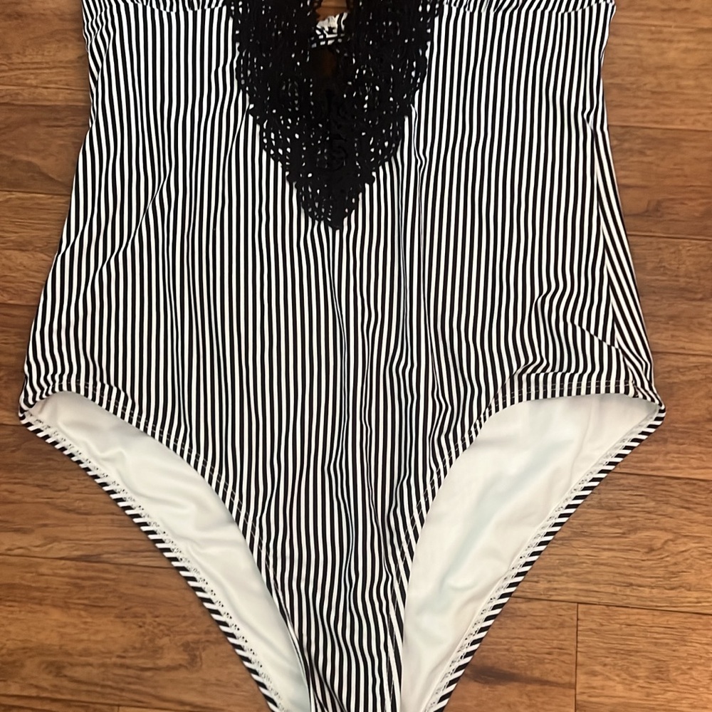 Cupshe Black and White Striped One Piece Swimsuit